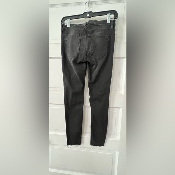 Free People Reagan exposed buttons skinny raw hem black denim 26 NWT NEW - Picture 5 of 10